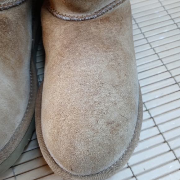 UGG Bailey Button Chestnut Brown Suede Sheepskin Lined Boots Women's 6 1016226. - Picture 4 of 10